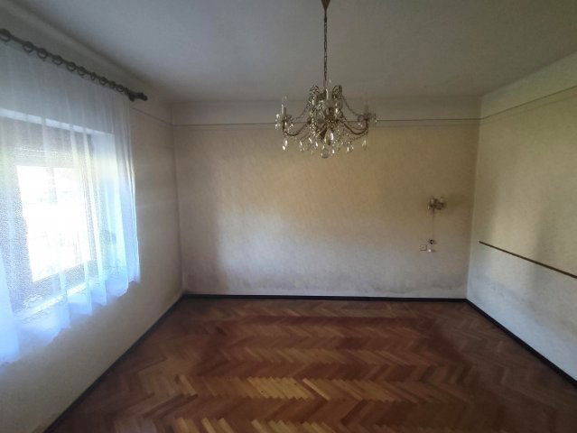 Eladó családi ház, Komáromban 69.99 M Ft, 3 szobás