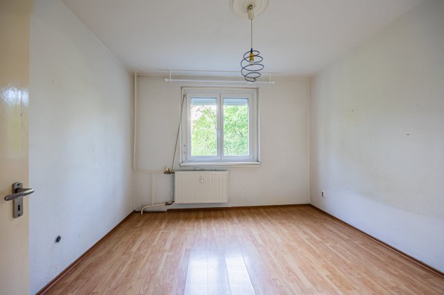 Eladó panellakás, Budapesten, III. kerületben 59.99 M Ft