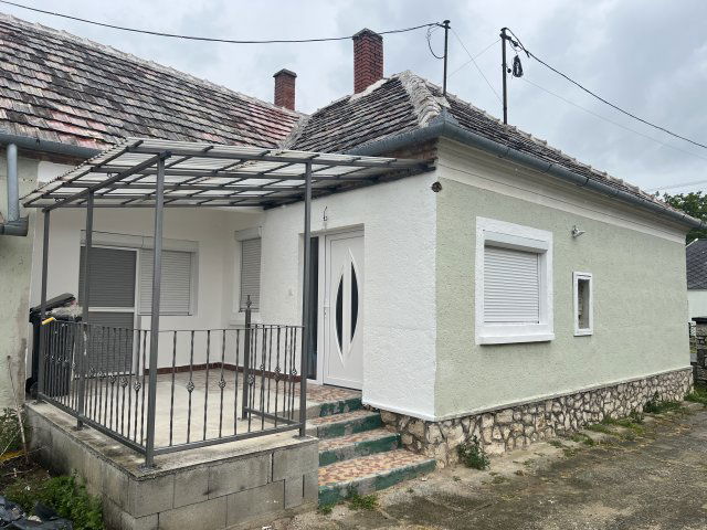 Eladó családi ház, Tápszentmiklóson 52.9 M Ft, 3 szobás