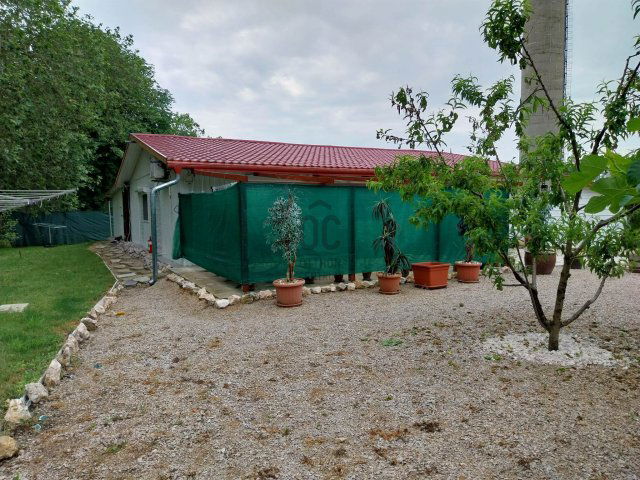 Eladó családi ház, Ácson 95 M Ft, 3 szobás