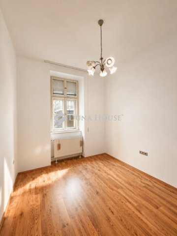 Kiadó téglalakás, albérlet, Budapesten, V. kerületben, 3 szobás