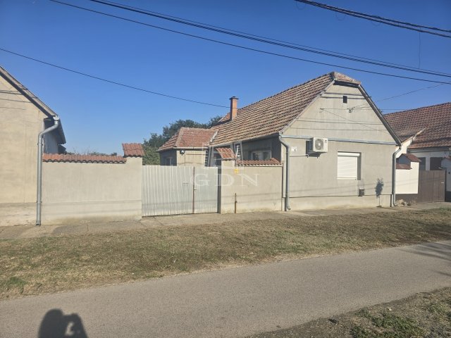 Eladó családi ház, Bácsborsódon 15 M Ft, 3 szobás
