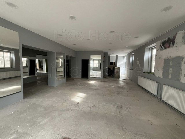 Eladó üzlethelyiség, Várpalotán 89.9 M Ft