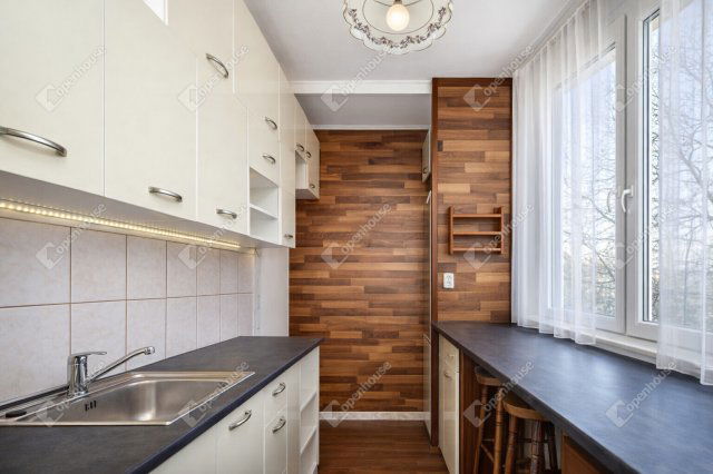 Eladó panellakás, Szegeden 57.99 M Ft, 3 szobás