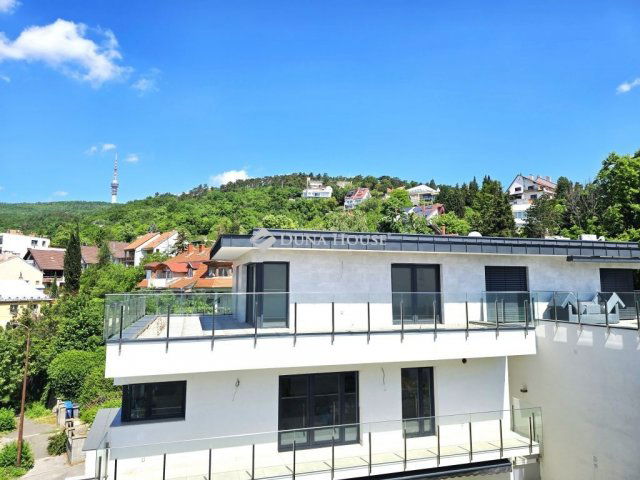 Eladó téglalakás, Pécsett 169.9 M Ft, 4 szobás