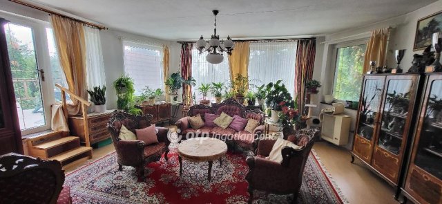 Eladó családi ház, Budakeszin 174.7 M Ft, 9 szobás