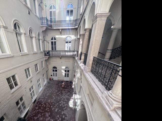 Eladó téglalakás, Budapesten, VI. kerületben, Andrássy úton