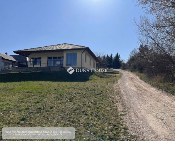 Eladó családi ház, Esztergomban 138 M Ft, 4 szobás