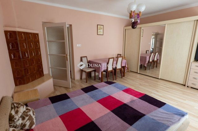Eladó családi ház, Pécsett 174.9 M Ft, 5+2 szobás