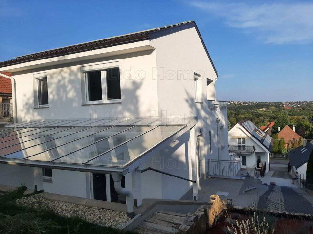 Eladó családi ház, Hévízen 194.8 M Ft, 17 szobás