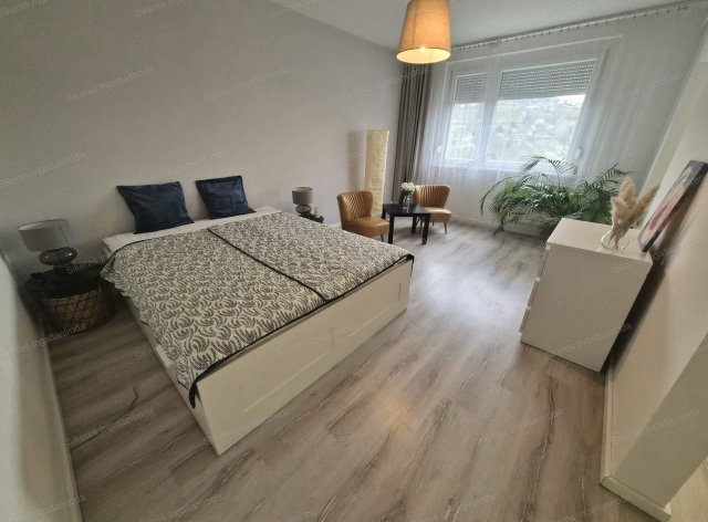 Eladó panellakás, Tatabányán 35.5 M Ft, 1 szobás