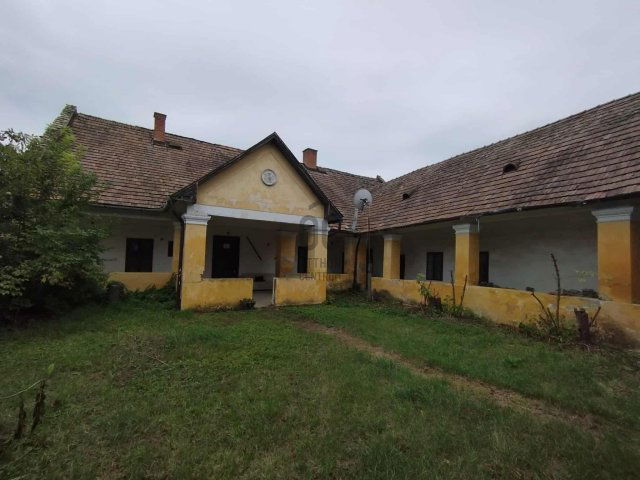 Eladó családi ház, Érsekvadkerten 34.9 M Ft, 9 szobás