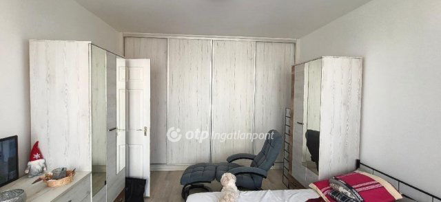 Eladó panellakás, Dunaújvárosban 39.9 M Ft, 2 szobás