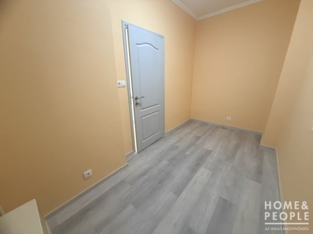 Eladó téglalakás, Szegeden 55.5 M Ft, 2 szobás