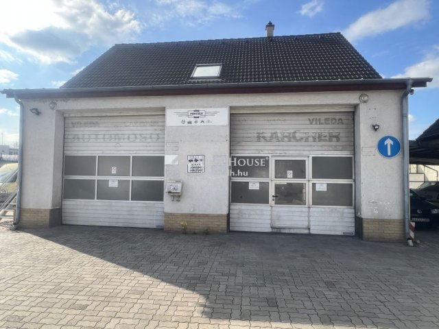 Eladó üzlethelyiség, Dunaújvárosban 169 M Ft