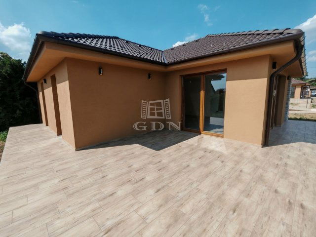 Eladó ikerház, Csömörön 145 M Ft, 4 szobás