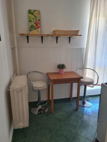 Kiadó panellakás, albérlet, Pécsett 200 E Ft / hó, 2 szobás