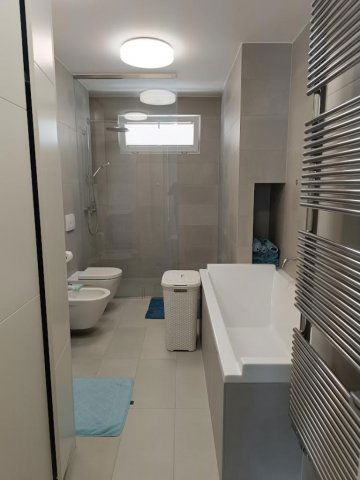 Kiadó téglalakás, albérlet, Tatán 400 E Ft / hó, 4 szobás