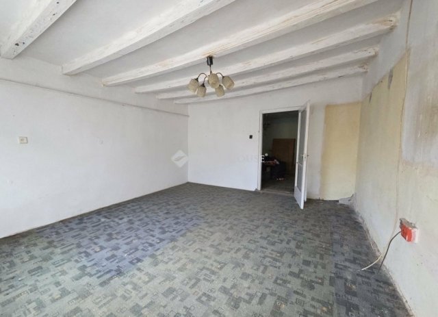 Eladó családi ház, Szegeden 28.59 M Ft, 2 szobás