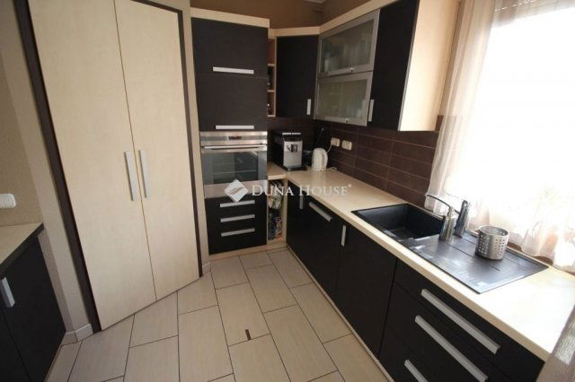 Eladó családi ház, Kecskeméten 99.9 M Ft, 5 szobás