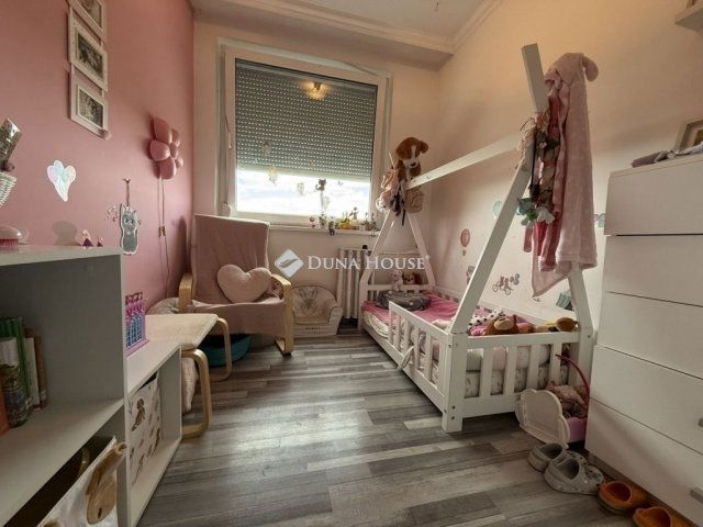 Eladó panellakás, Kecskeméten 48.9 M Ft, 3 szobás