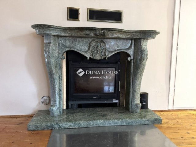 Eladó családi ház, Egerben 218 M Ft, 8 szobás