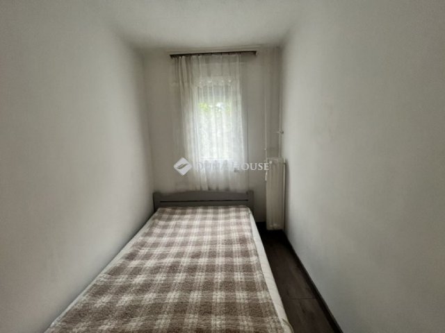 Eladó panellakás, Pécsett 36.99 M Ft, 2 szobás