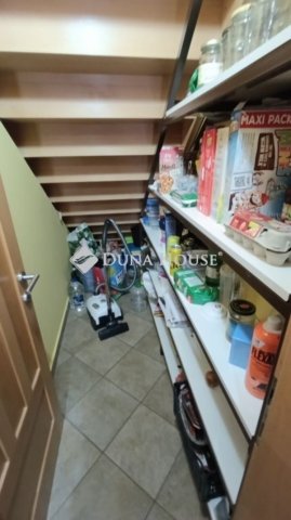 Eladó téglalakás, Mohácson 78.499 M Ft, 5 szobás