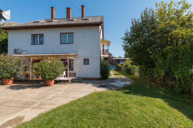 Eladó ikerház, Balatonföldváron 79 M Ft, 6 szobás