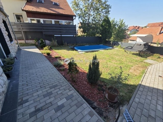 Eladó téglalakás, Pécsett 59.9 M Ft, 2 szobás