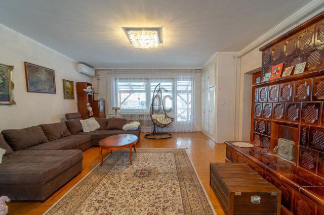 Eladó családi ház, Cegléden 115 M Ft, 6 szobás