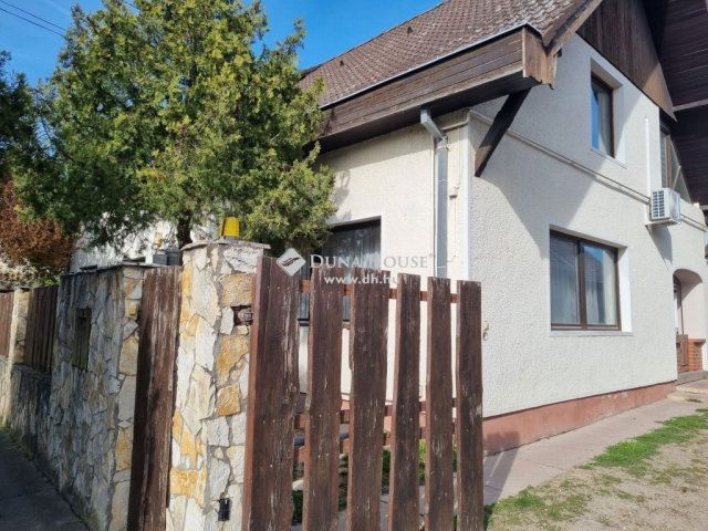 Eladó családi ház, Szigetszentmártonban 84.9 M Ft, 6 szobás