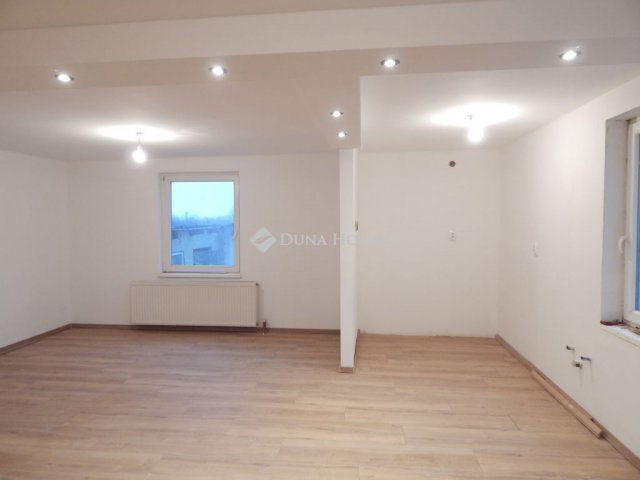 Eladó családi ház, Simontornyán 22.5 M Ft, 4 szobás