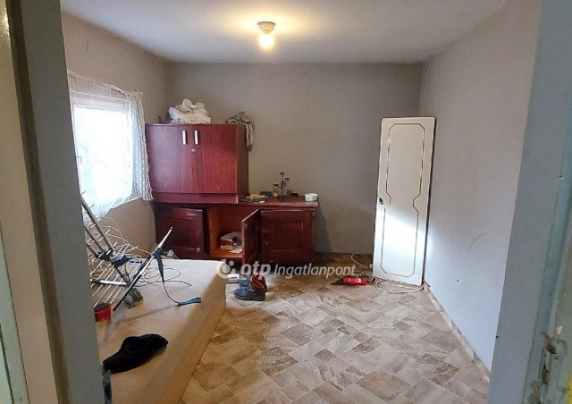 Eladó családi ház, Tiszaföldváron 5.999 M Ft, 1+1 szobás