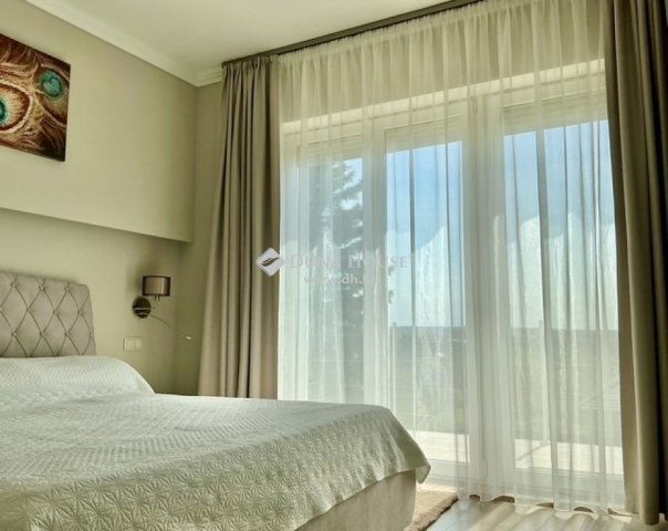 Eladó családi ház, Szadán 265 M Ft, 6 szobás