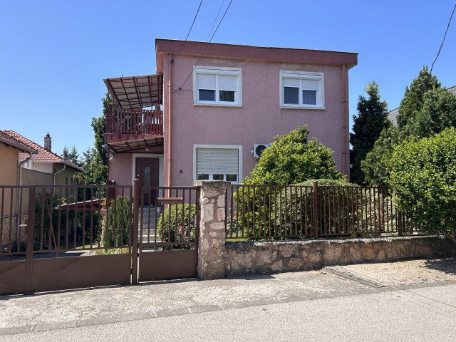 Eladó családi ház, Komáromban 62 M Ft, 2+1 szobás