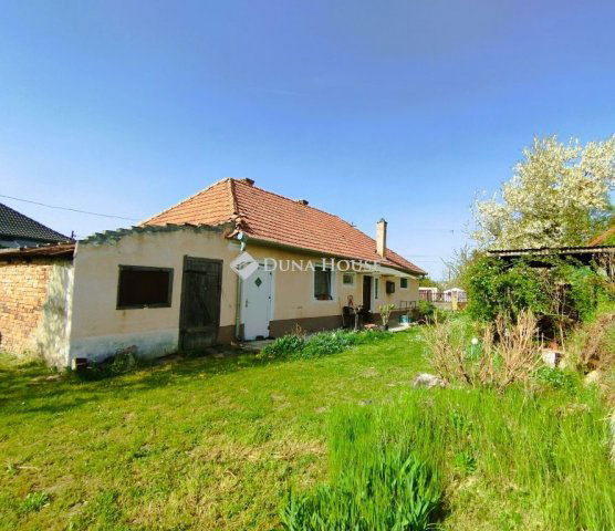 Eladó családi ház, Koroncón 36 M Ft, 3 szobás