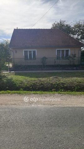 Eladó családi ház, Nagybajomban 22.5 M Ft, 4 szobás