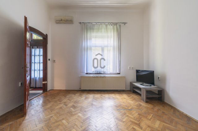 Eladó téglalakás, Budapesten, VI. kerületben 65.9 M Ft, 1 szobás