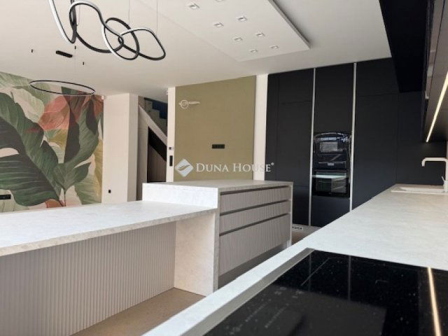 Eladó ikerház, Debrecenben 250 M Ft, 4 szobás