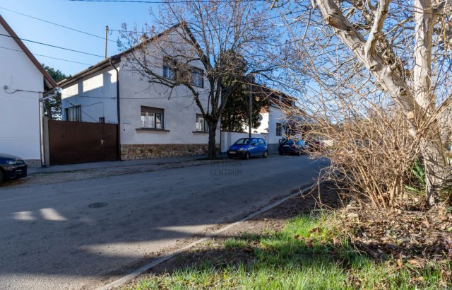Eladó családi ház, Székesfehérvárott 75 M Ft, 6 szobás