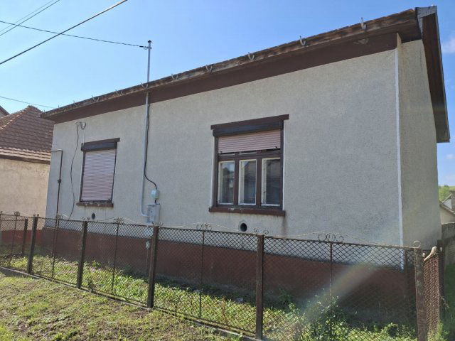 Eladó családi ház, Sátán 4.9 M Ft, 2 szobás