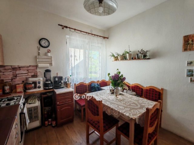 Eladó családi ház, Zsámbékon 89.9 M Ft, 5+2 szobás
