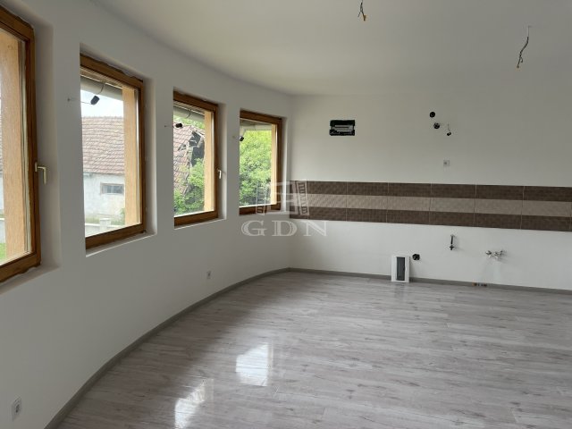 Eladó ikerház, Hernádon 69.9 M Ft, 5 szobás