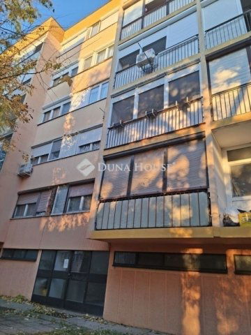 Eladó panellakás, Pécsett 40 M Ft, 2 szobás