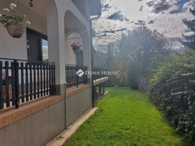 Eladó családi ház, Kerepesen 146.7 M Ft, 6 szobás