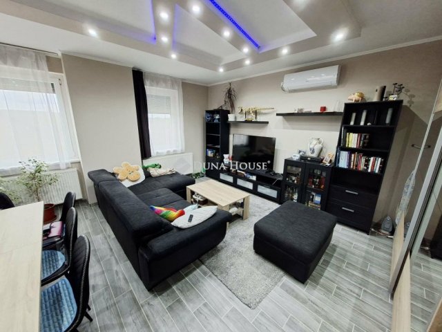 Eladó ikerház, Pázmándon 96 M Ft, 1+3 szobás