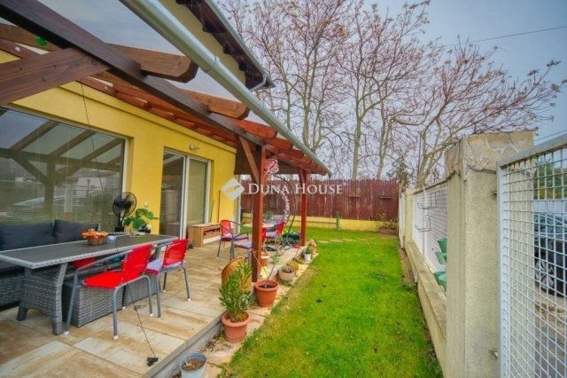 Eladó téglalakás, Üllőn 100 M Ft, 4 szobás