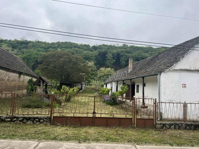 Eladó családi ház, Bátán 5.5 M Ft, 2 szobás