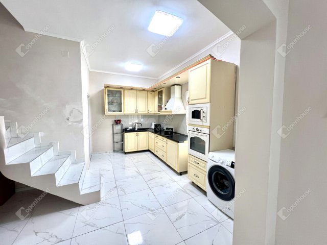 Eladó családi ház, Siófokon 99.9 M Ft, 3 szobás